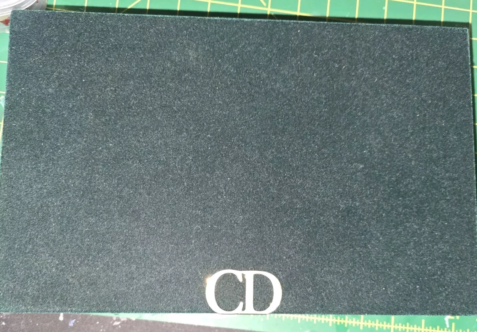 Boîte à bijoux Christian Dior velours vert avec intérieur doré 