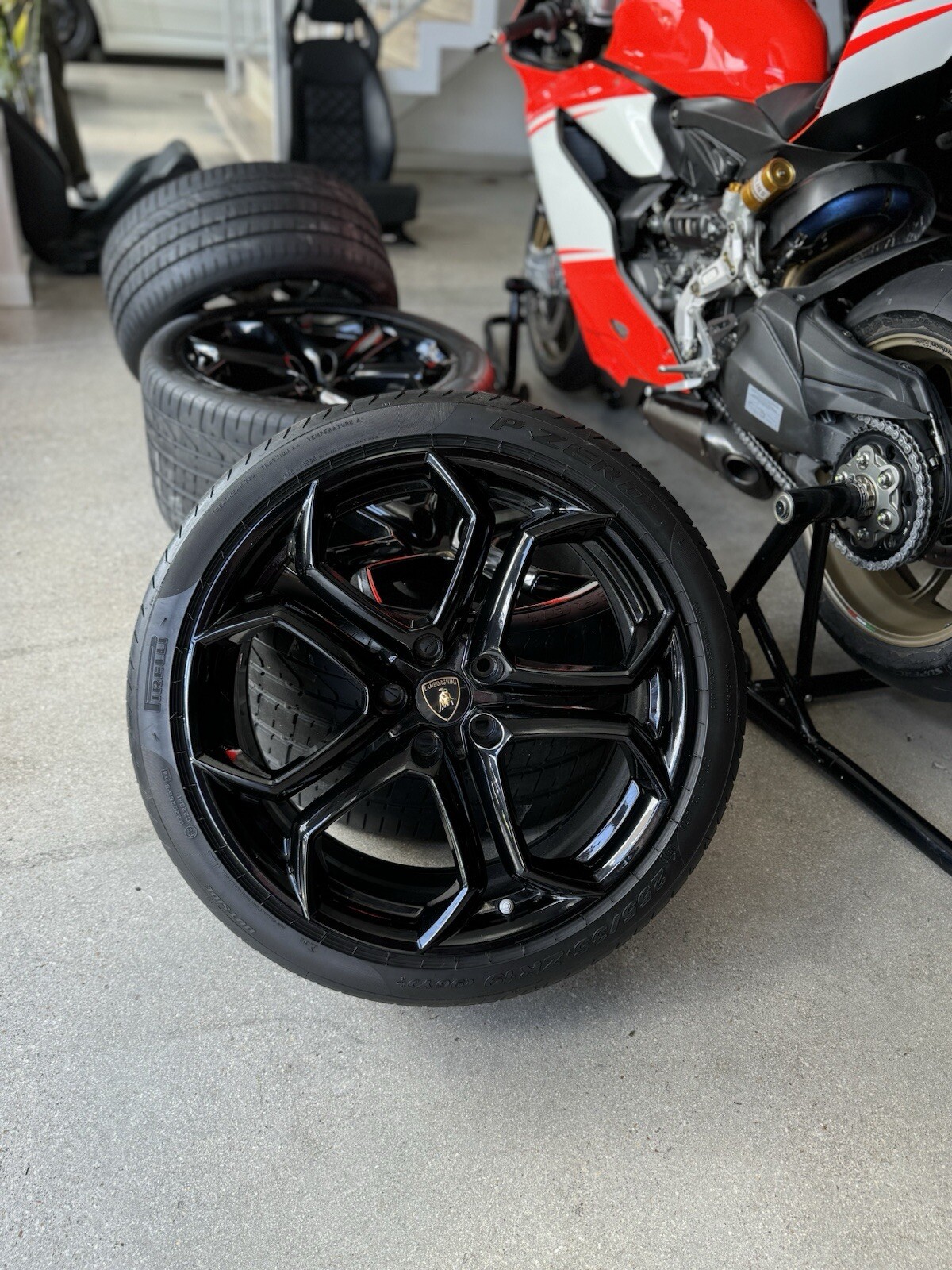 19”- 20”  Lamborghini Aventador Factory OEM Black  *PERFECT*Wheel Rim 470601017N