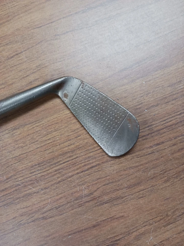 A J Spalding Dundee Irons Hickory Shaft RH 175 -185 Yds Leather Hand Grip - Image 3 of 4