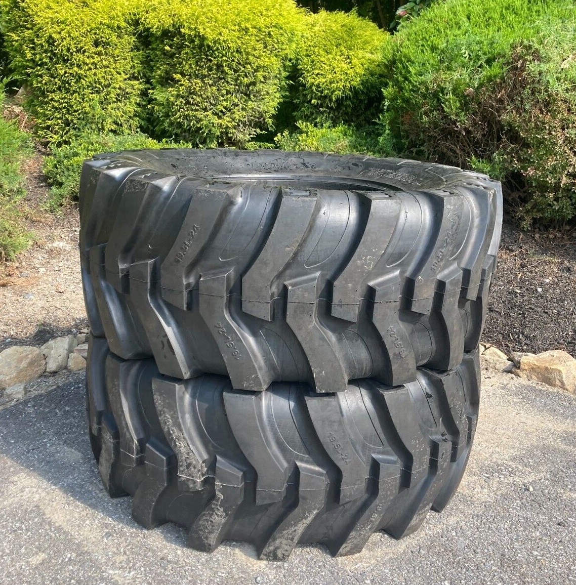 2 NEW LoadmaX Backhoe Tires 14 Ply R419.5LX24 for Case, CAT & more