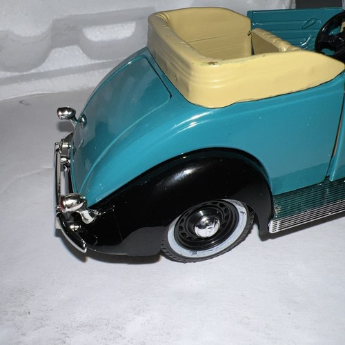 National Motor Museum Mint 1937 V-8 Club Cabriolet Golden Age of Ford Note - Picture 17 of 22