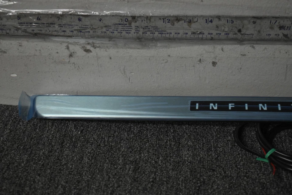 Infiniti QX60 2015-2018 BASE ILUMINADA PLACA DE PATADA FABRICANTE DE EQUIPOS ORIGINALES Foto 2 de 4