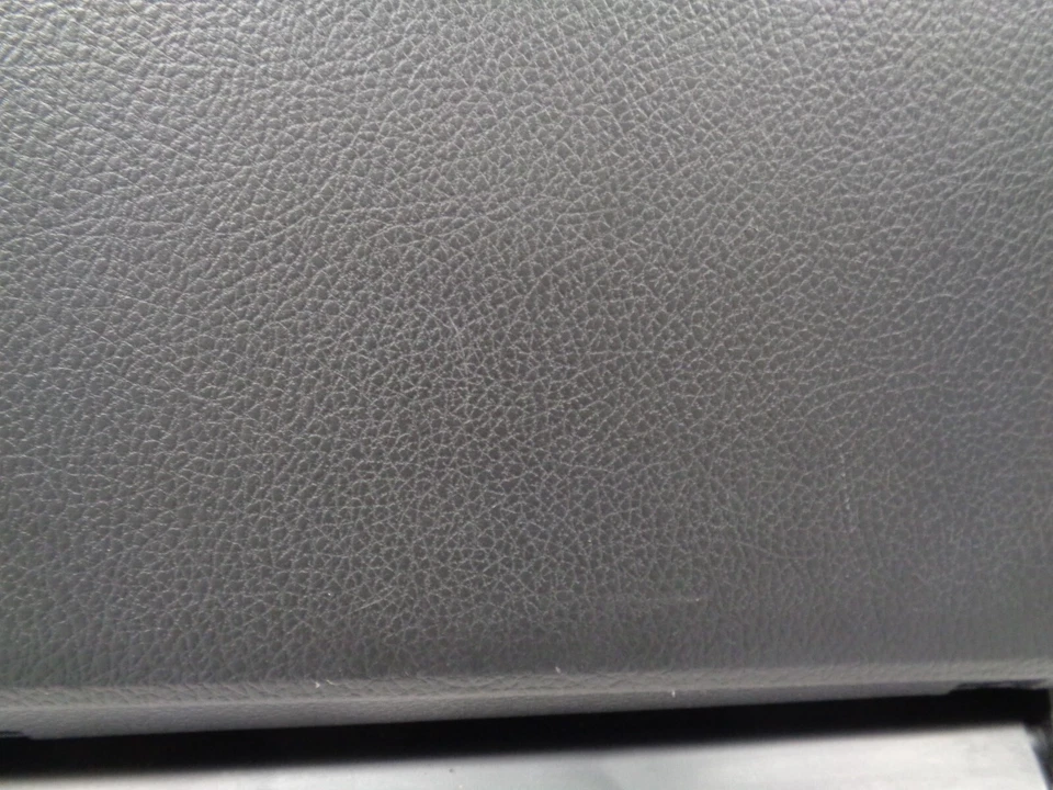 Subaru XV Crosstrek 2013-2014 guantera compartimento negro OEM AK240481 Foto 3 de 4