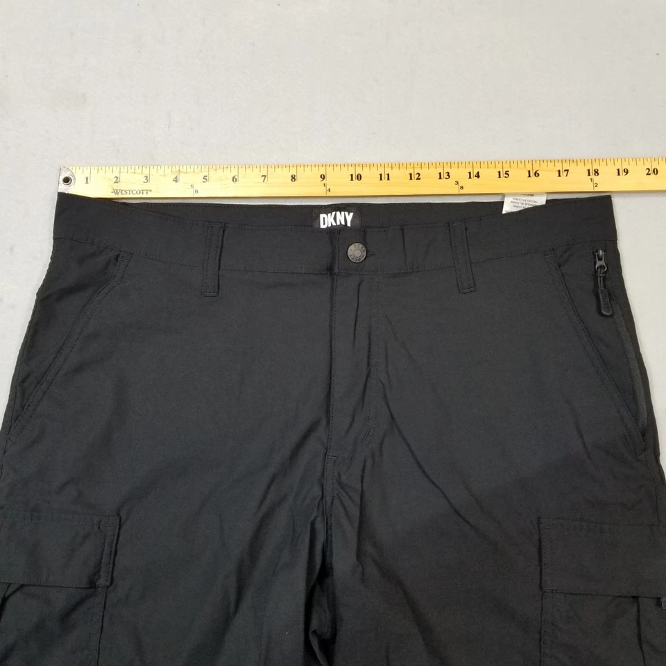 Pantalones Cortos Carga DKNY Para Hombre Talla 36 Negros Bolsillos Elásticos Nylon Ligeros Foto 4 de 4