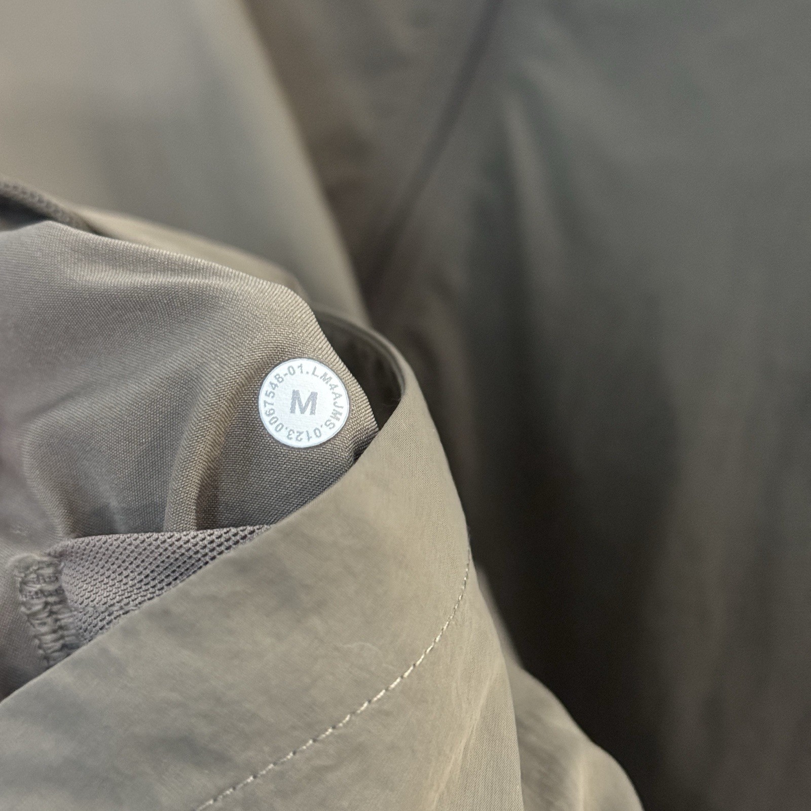 Lululemon Men Evergreen Jacket Nomad Medium - image 4