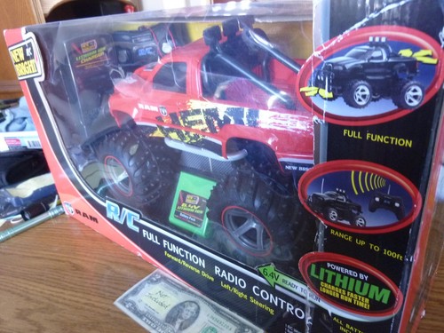 New Bright RAM HEMI 1/10 Full Function 6.4v Lithium RC Pickup Truck NEW! - Picture 3 of 12