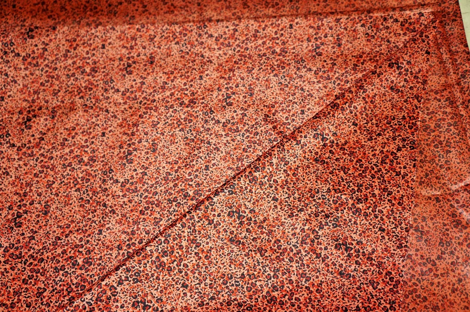 Tela de sarga satinada con estampado de animales rosas pequeña BFab Foto 2 de 2