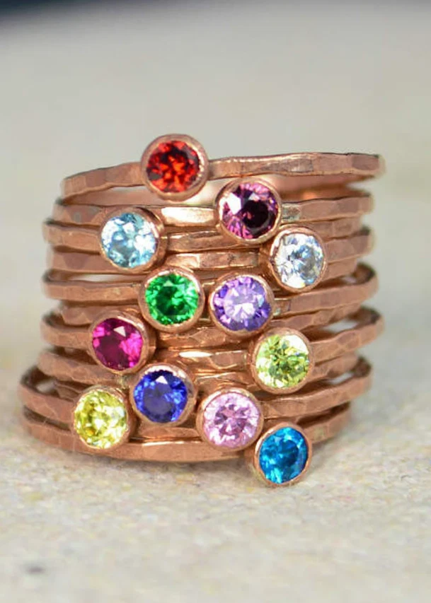 Anillo de cobre esmeralda personalizado anillo de piedra de nacimiento anillo martillado anillo de regalo de cumpleaños Foto 4 de 4