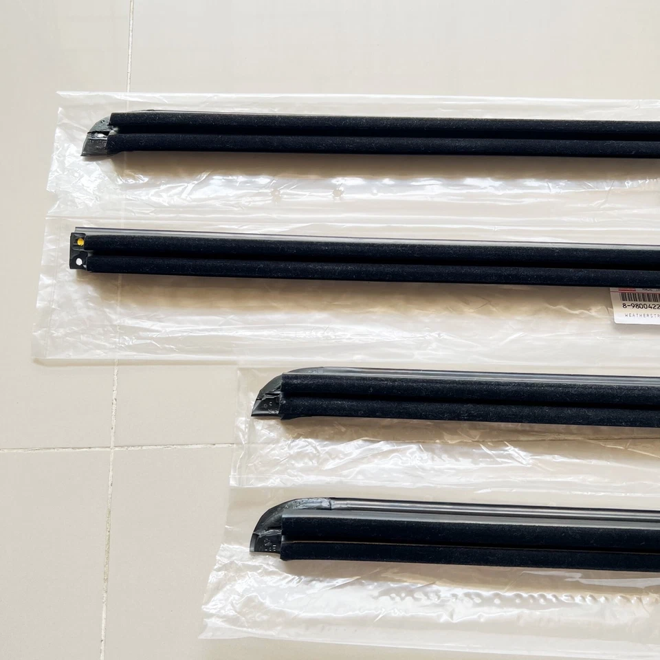 02-12 Genuino Isuzu D-MAX RA RC Pickup 4D Cabina Puerta Exterior Cinturón Resistente a la intemperie Sello Foto 3 de 4