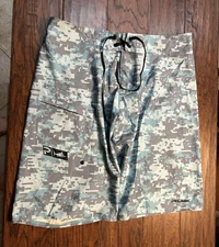 Pelagic High Performance Offshore Gear 4Tek Camo Shorts Men's 34 NWOT