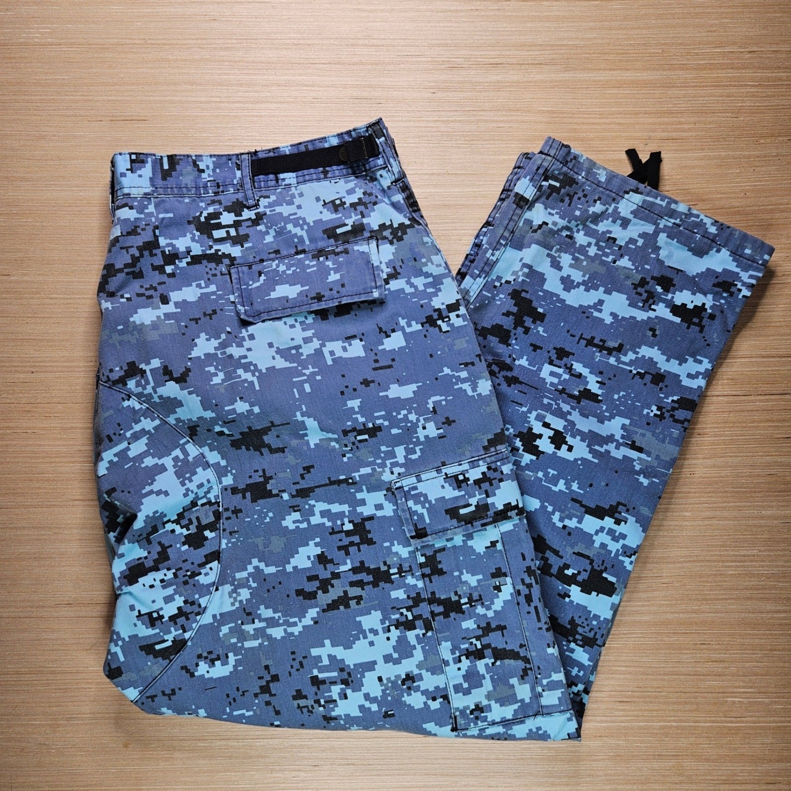 Pantalones cargo camuflados digitales azul arándano azul marino de Estados Unidos para hombre XXL 44x30,5 tácticos regulares
