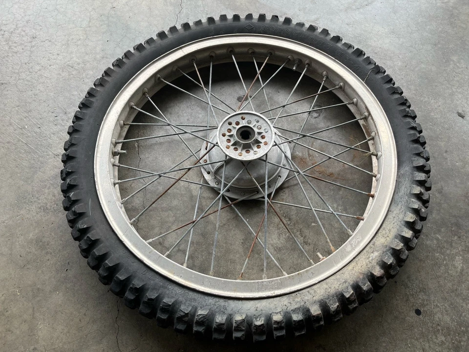 1978 Yamaha YZ 125 переднее колесо YZ125E 2K6 - Изображение 3 из 4