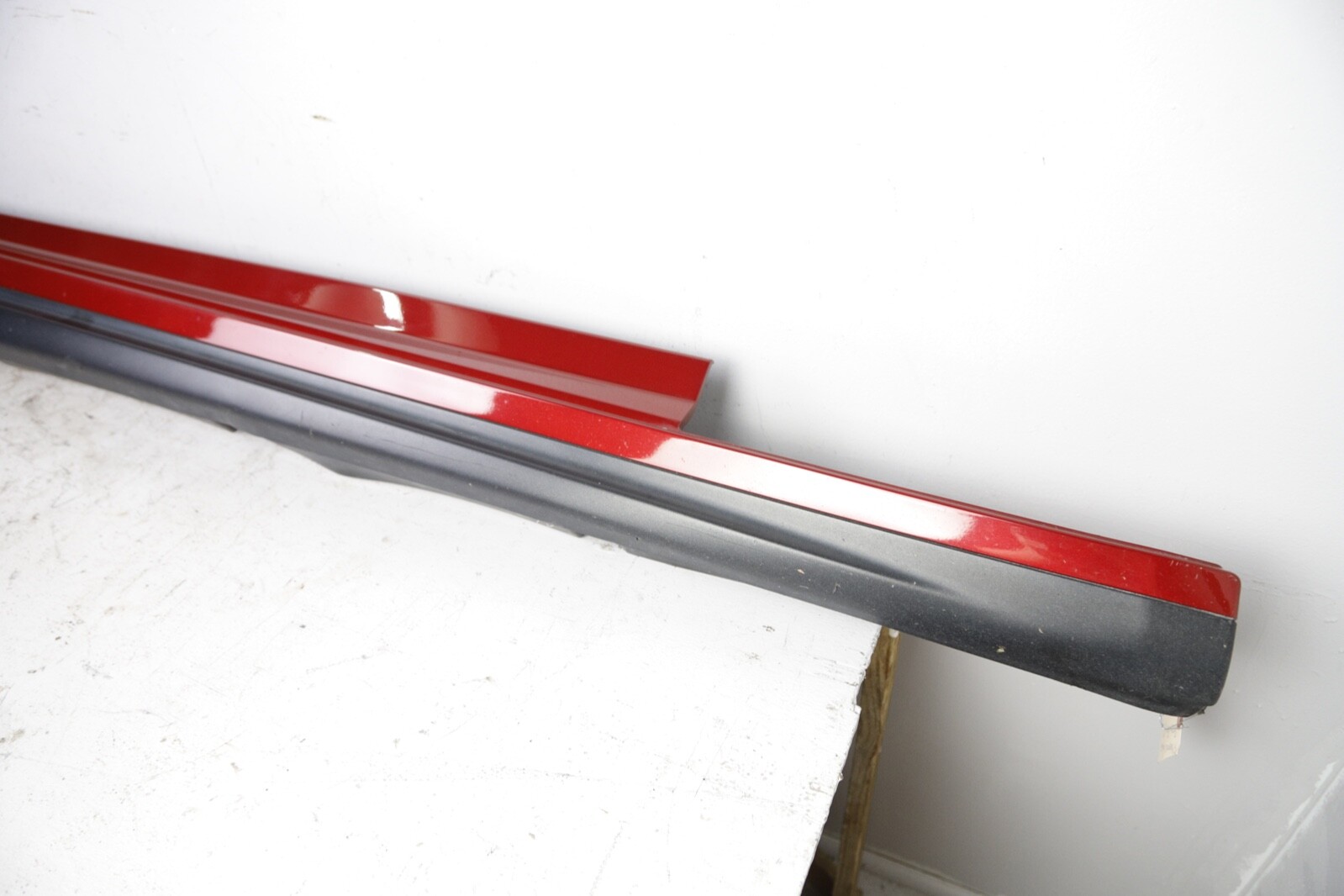 2014 - 2017 Maserati Ghibli M157 Passenger Right Rocker Panel Side Skirt Red OEM