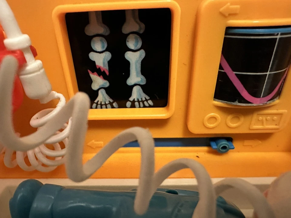 Furgoneta/ambulancia vintage Sears Tomy Play 1978 paramédicos (1978) con caja Foto 3 de 4