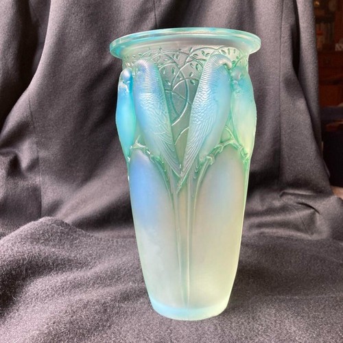 Rene Lalique (France) Ceylan Vase 1924- Opalescent Green Patina 9.5in with Box - Picture 6 of 14