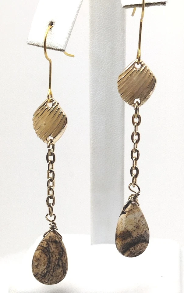 Chico’s Light Weight Gold Toned Shell Teardrop Stone Dangle Drop Earrings Jewelr - Image 4 of 4