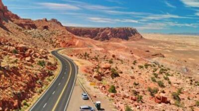 Wandbild: Erstaunliche Straße über den Canyon, Luftaufnahme von einer [...]