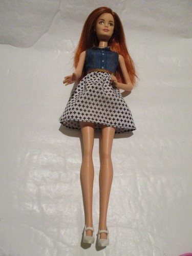 BARBIE Poupée Barbie Fashionistas - Cheveux violets pas cher