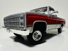 GreenLight 84 GMC K 2500 Sierra 1 18