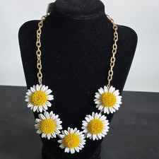 New Southern Living White Yellow Daisy Flower Gold Tone Statement Necklace