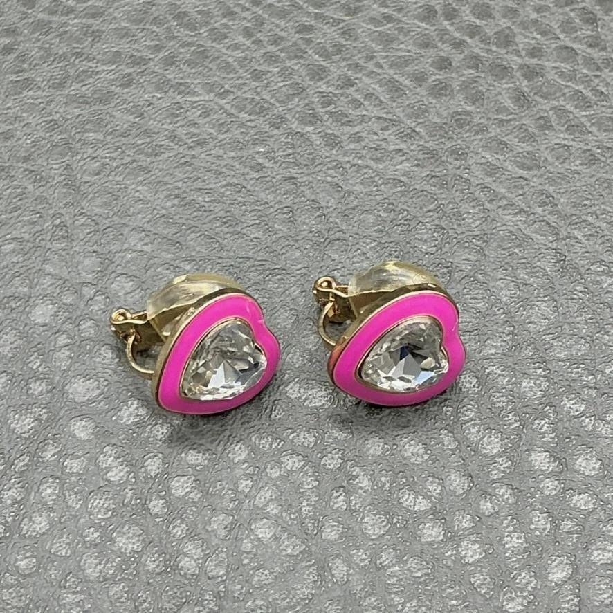Pendientes de clip de corazón esmaltado con barra de chuchería tono dorado cristal bisutería retro Foto 2 de 4