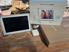 Facebook Portal WD50JM 10" Touch Screen Smart Display With Box