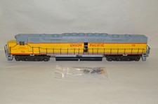 HO scale Athearn Union Pacific RR EMD DD40 locomotive train