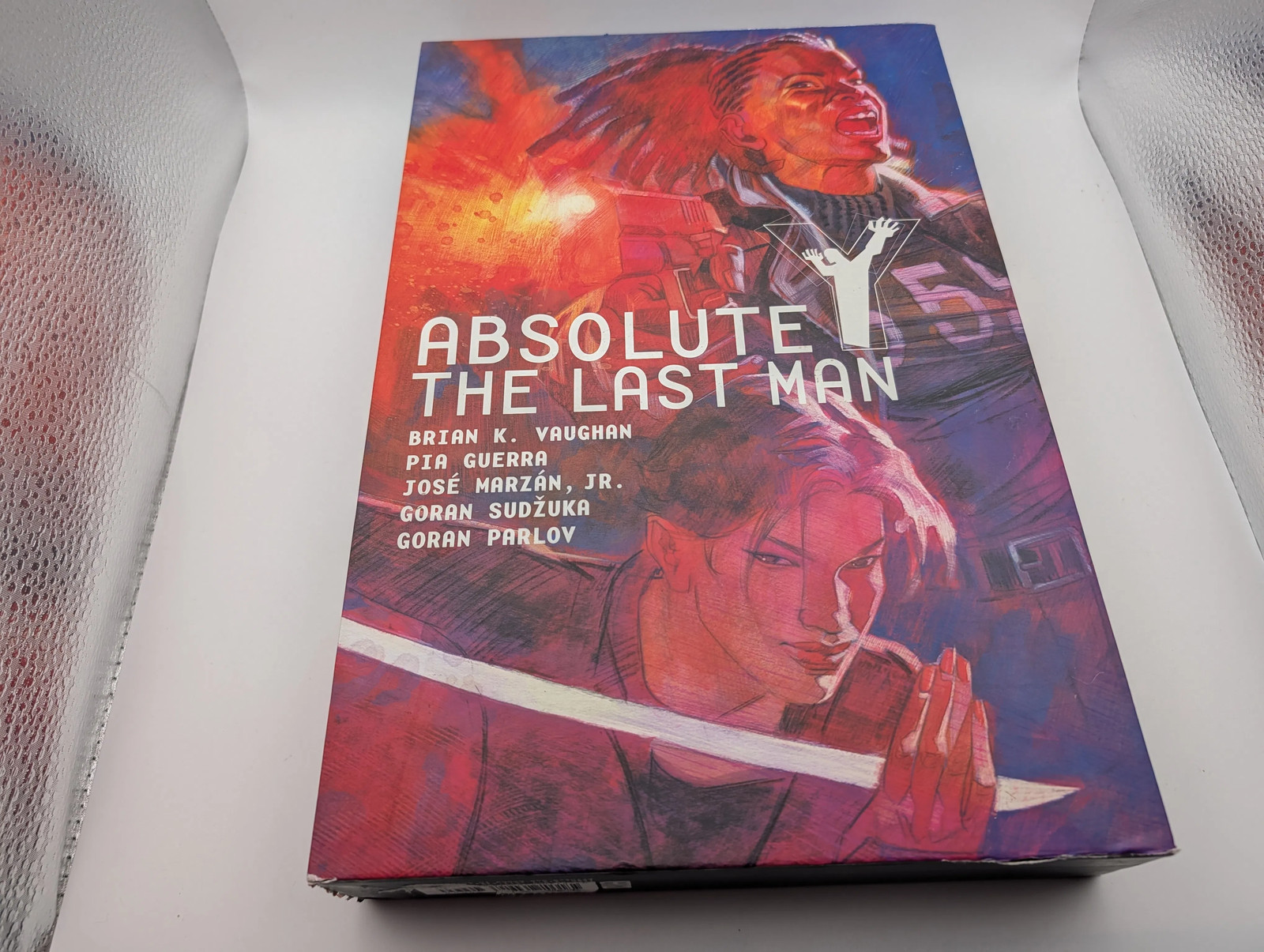 Absolute Y: The Last Man Vol. 2