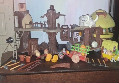 Vintage star wars Ewoc action figures playset  Village battle wagon W Skull