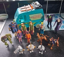 Scooby Doo Mystery Machine Van And  Figures Playset.