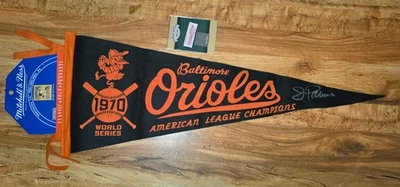 2005 UD Past Time Pennants 1970 WS Orioles Pennant with Jim Palmer Autograph COA - Image 1 of 3