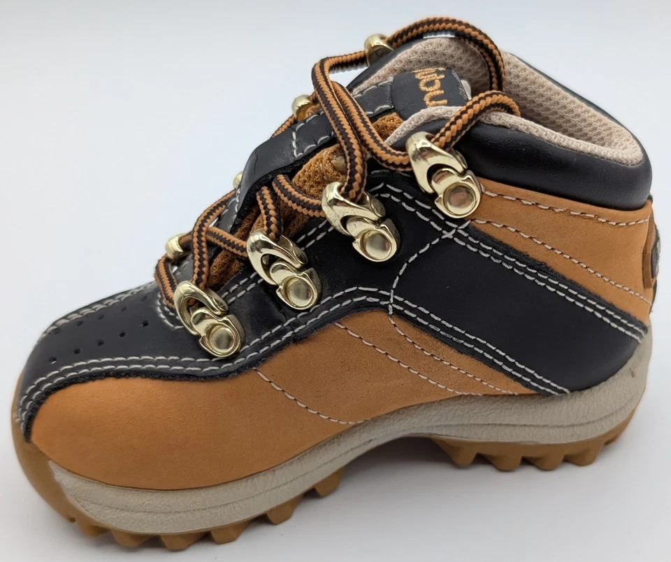 Fubu Sz6 Tan & Black Boots - Image 2 of 4