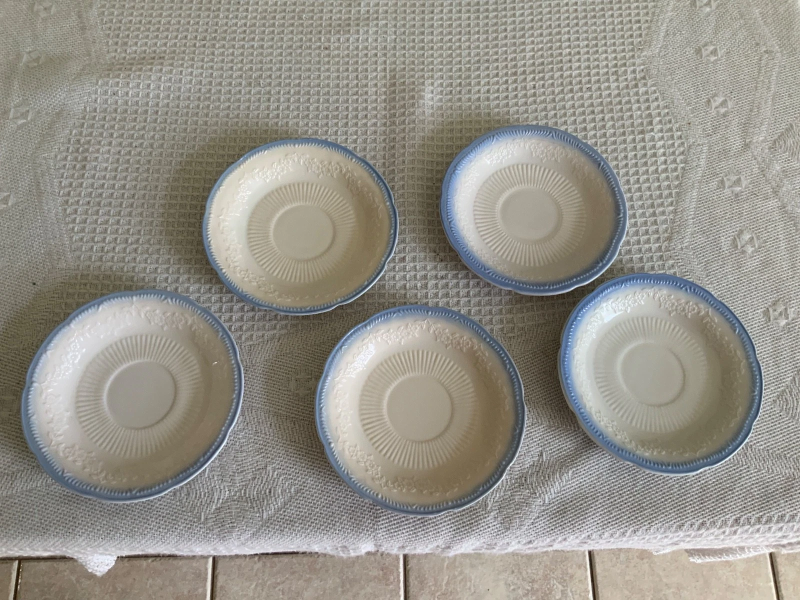 1940 s FIRE KING ANCHOR HOCKING ALICE LOT OF 5 SAUCERS BLUE TRIM WHITE FLOWERS