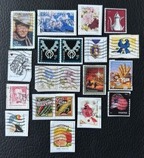 Lot de 20 timbres des USA années diverses - encore sur fragment - C81