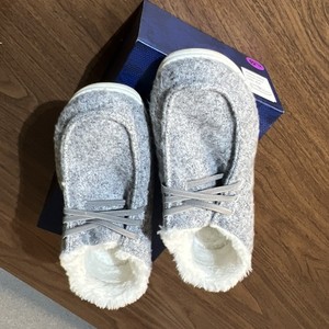 Tommy Bahama Women’s Gray/White Faux Fur Lined Slip-On Slippers 8.5 M