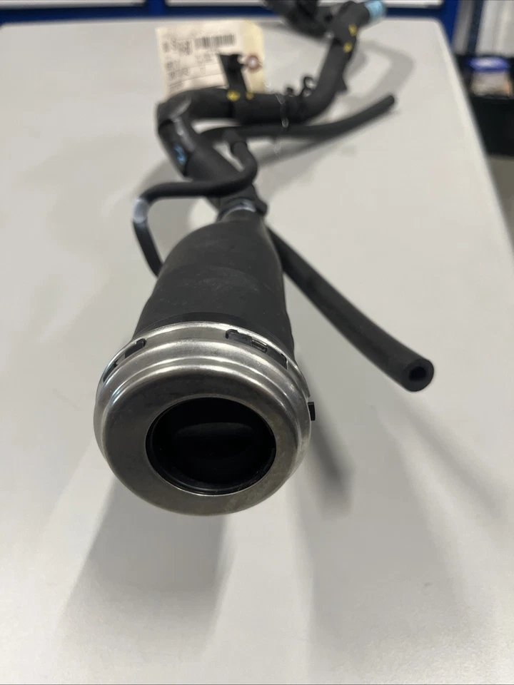 Tubo de caña de tanque de combustible Mopar 52030325AF 2019-2023 Jeep Cherokee nuevo OEM Foto 3 de 3