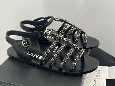 CHANEL カタログ 2023年 CHANEL 2023 interlocking CC logo gladiator open toe black
