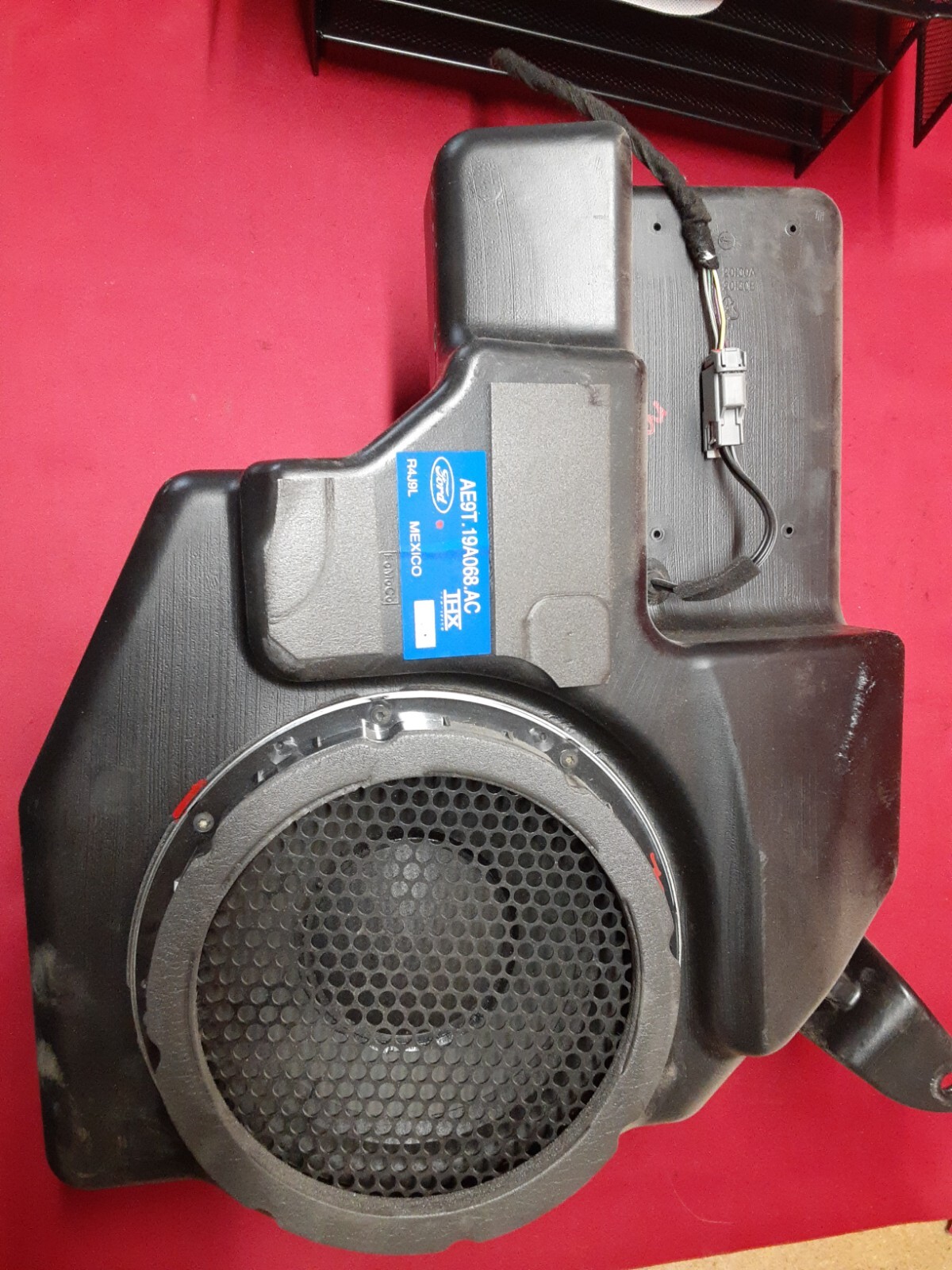 2010-2019 Lincoln MKT Custom Subwoofer Box AE9Z18808U