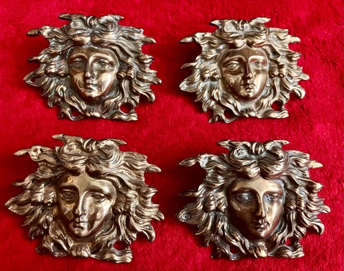 1 (one) Vintage VERSACE MEDUSA HOME DECOR WALL PLAQUE 3D SOLID BRASS GOLD AG - Picture 9 of 17