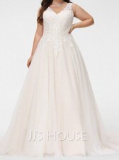 Ball Gown Princess V-Neck Court Train Tulle Wedding Dress NWT Garment Bag IVORY