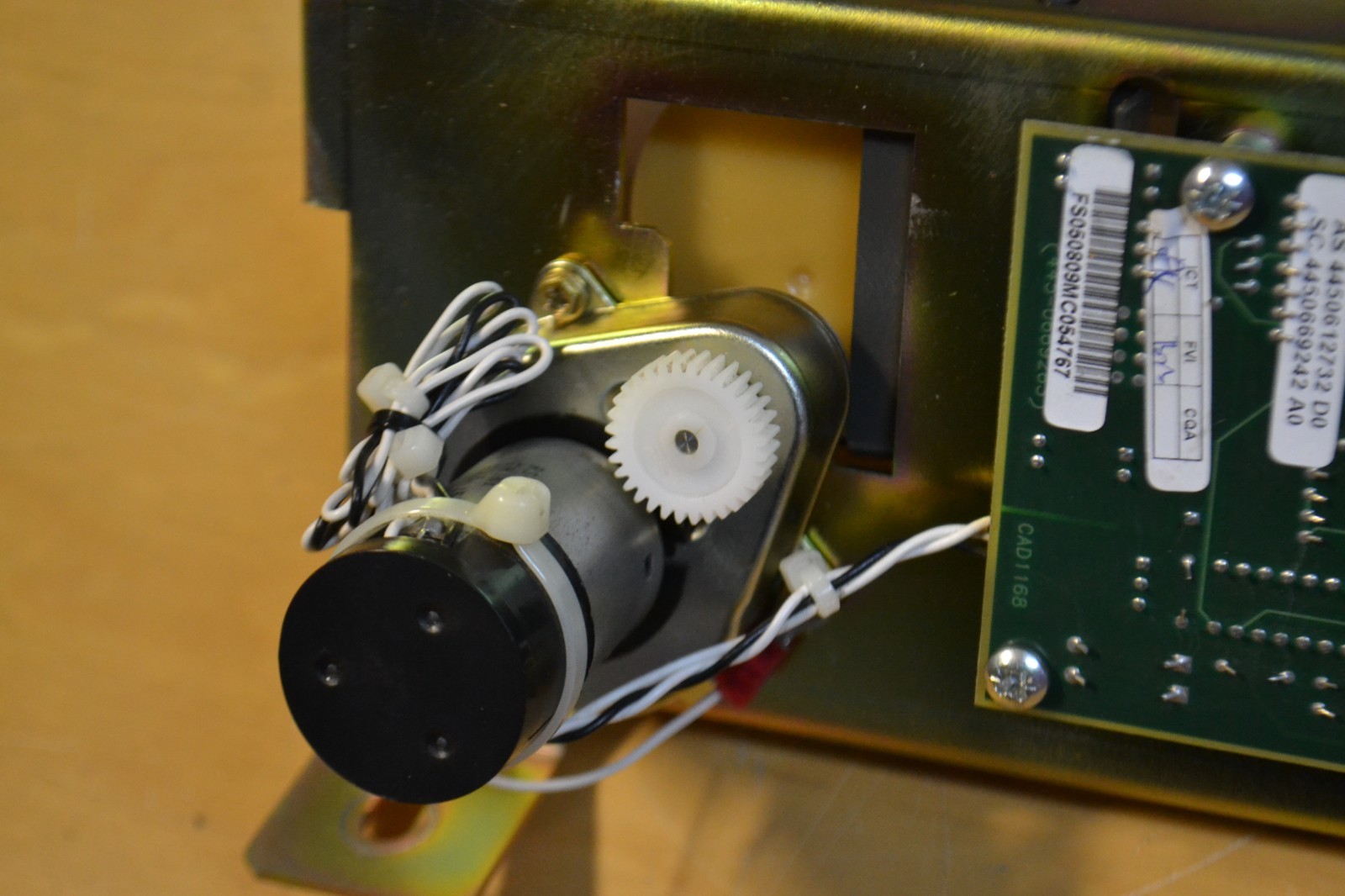 NCR 4450612732 Cash Shutter Assembly