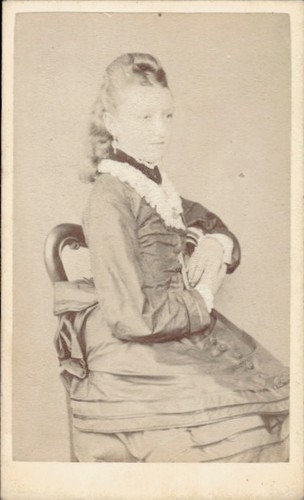 Young Woman Sitting Maurice Batiste Bath Studio CDV Card Photograph (CDV4-5) - Picture 1 of 3