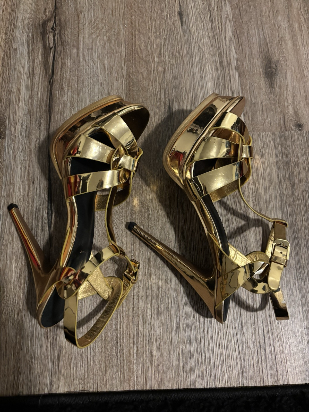 Sandali omaggio Saint Laurent scamosciati oro taglia 40