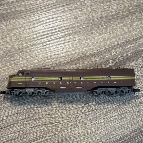 Locomotora diésel Arnold Alemania Pennsylvania E8 #5887 motor de tren escala N | Condition: Used