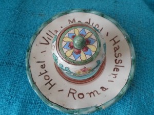 HOTEL VILLA MEDICI HASSLER ROME VINTAGE CERAMIC INKWELL BY DERUTA