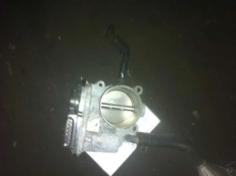 12 13 BASE DEL CUERPO DEL ACELERADOR HYUNDAI VELOSTER SIN TURBO 1,6 LITROS Foto 2 de 4