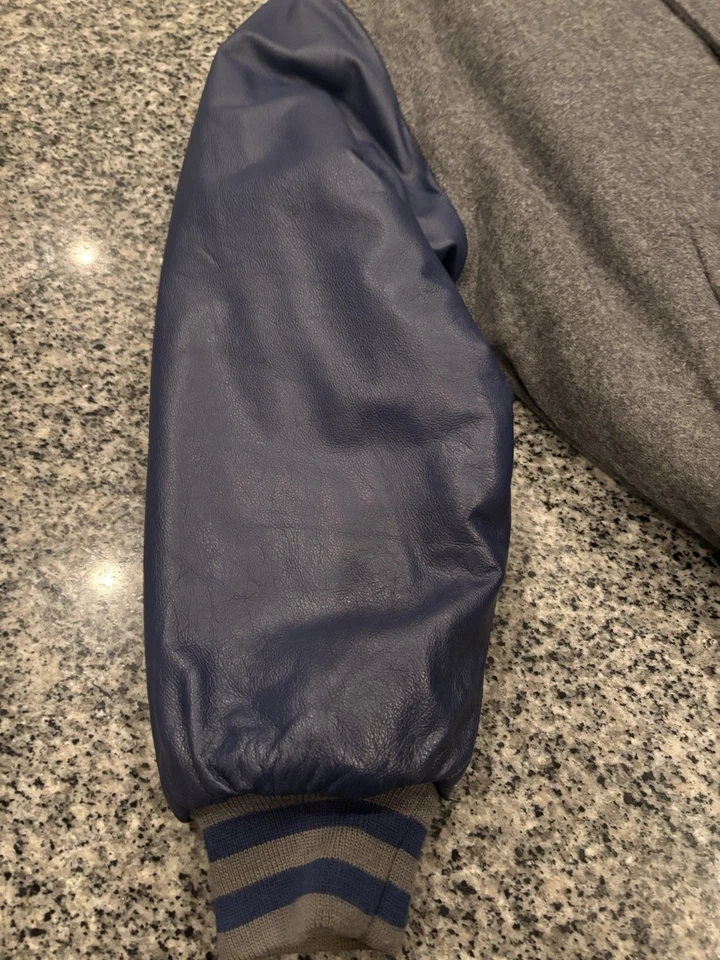 Dallas Cowboys Varsity Jacket  Large Wool Leather logo athletic  NFL  - Image 4 of 4