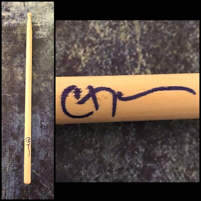 GFA Hinder Schlagzeuger Cody Hanson Signiert Autogramm Drumstick Beweis C2 COA