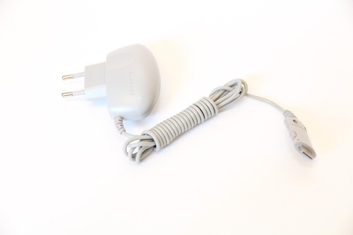 SAMSUNG TAD137ESE Travel Adapter Mobile Phone Battery Charger 5V 0.7A Genuine EU - Picture 3 of 5