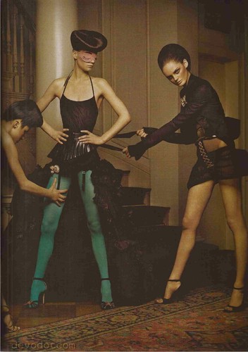 Vogue Italy December 2004 Meisel - Catalano - Riversi - Picture 8 of 12